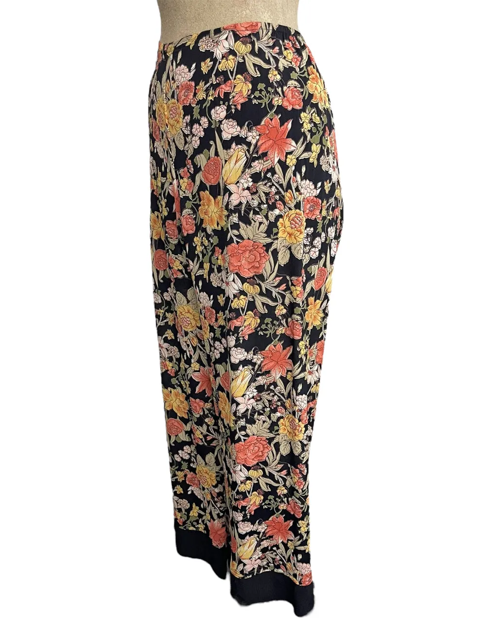 Black Fall Floral Print Louise Lounge Capri Pant