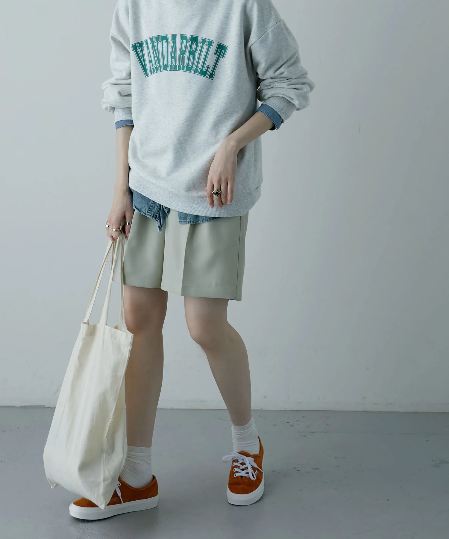 Center press tack shorts