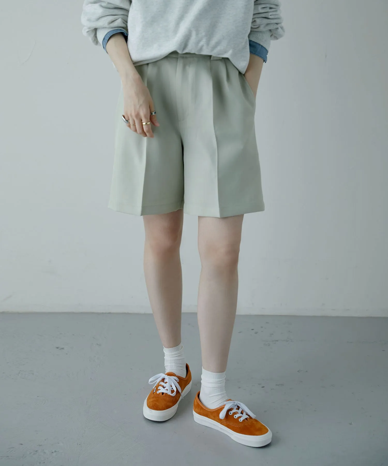 Center press tack shorts