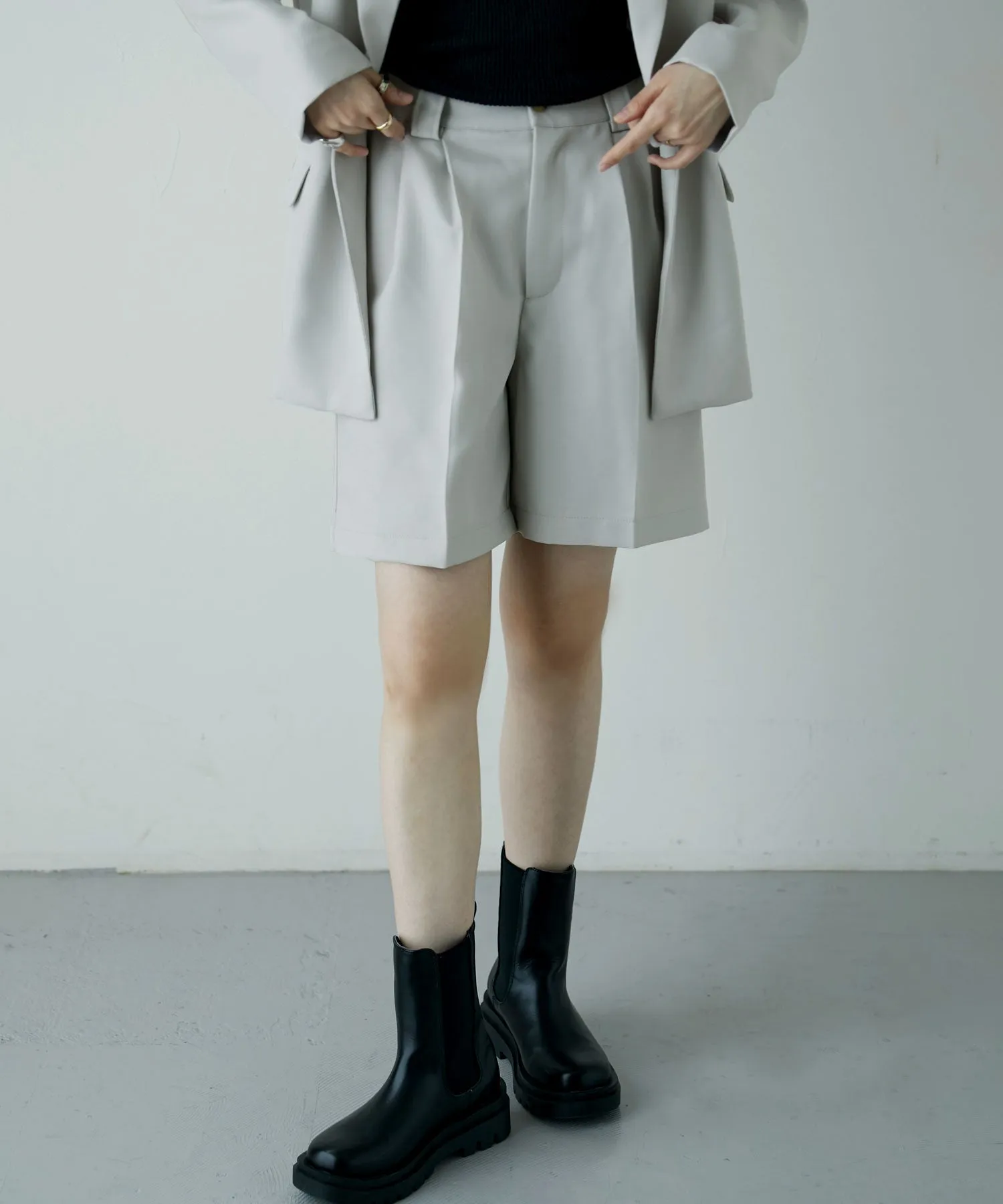 Center press tack shorts