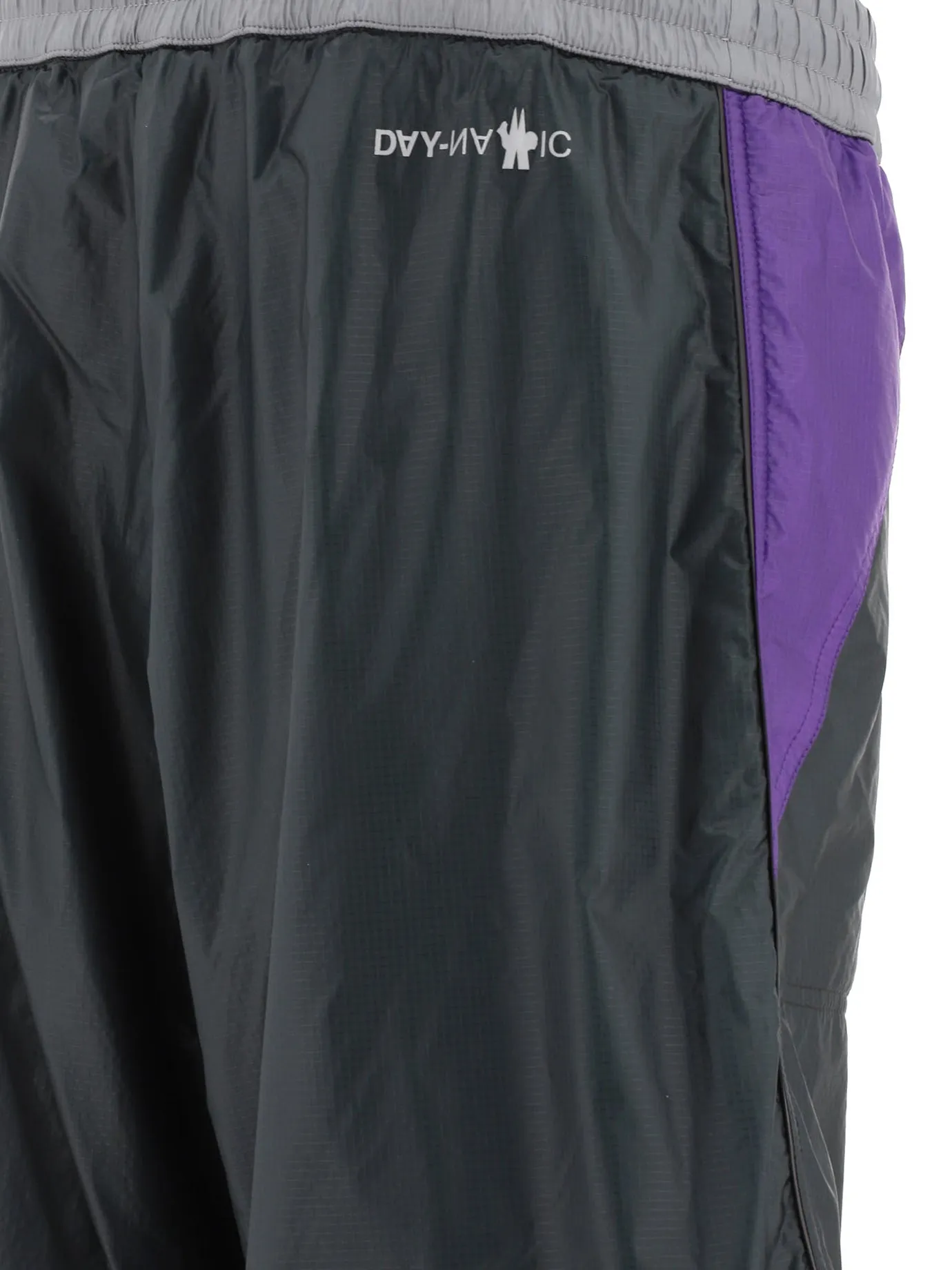 "DAY-NAMIC" SHORTS