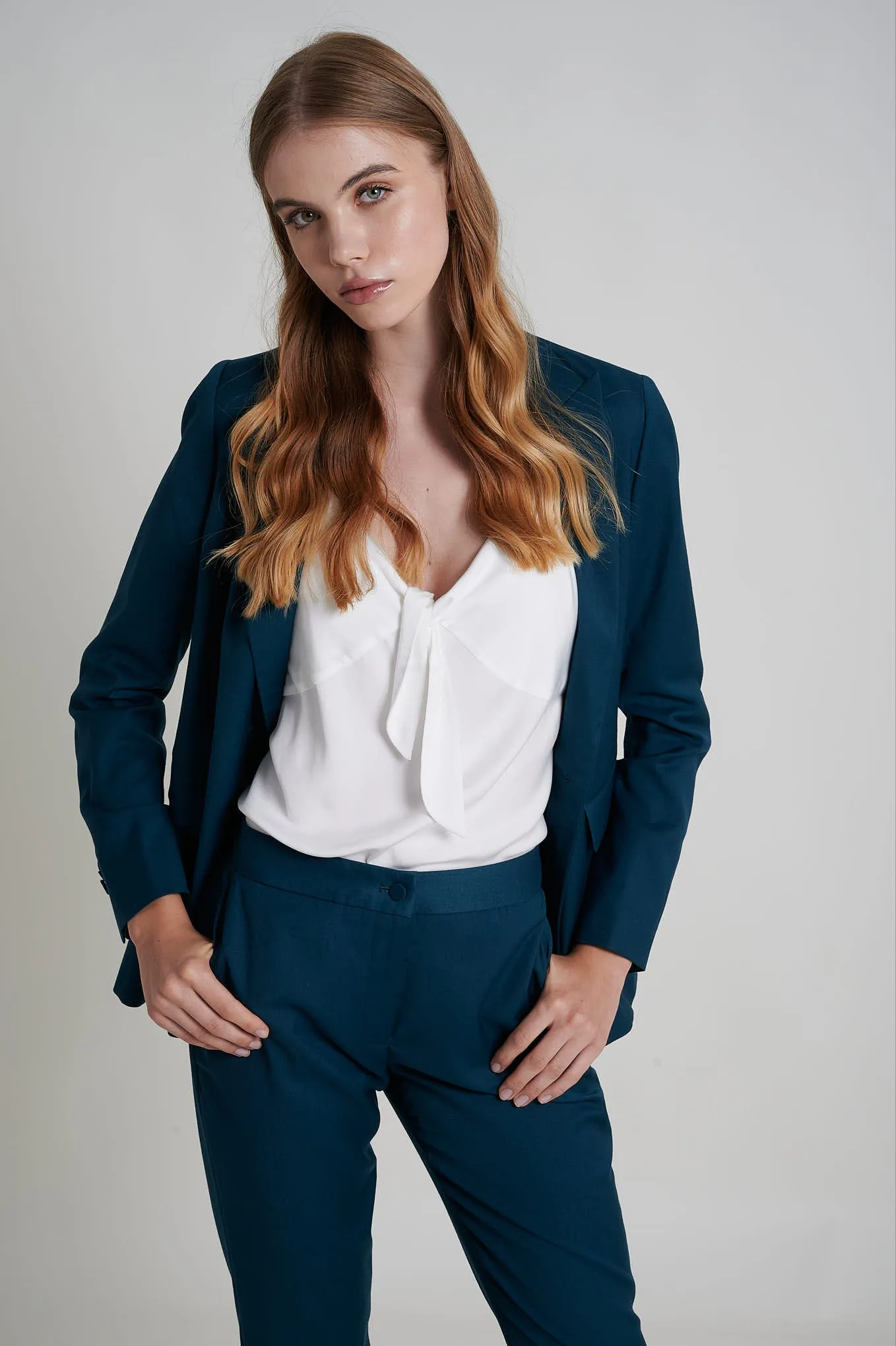 Regular waist trousers