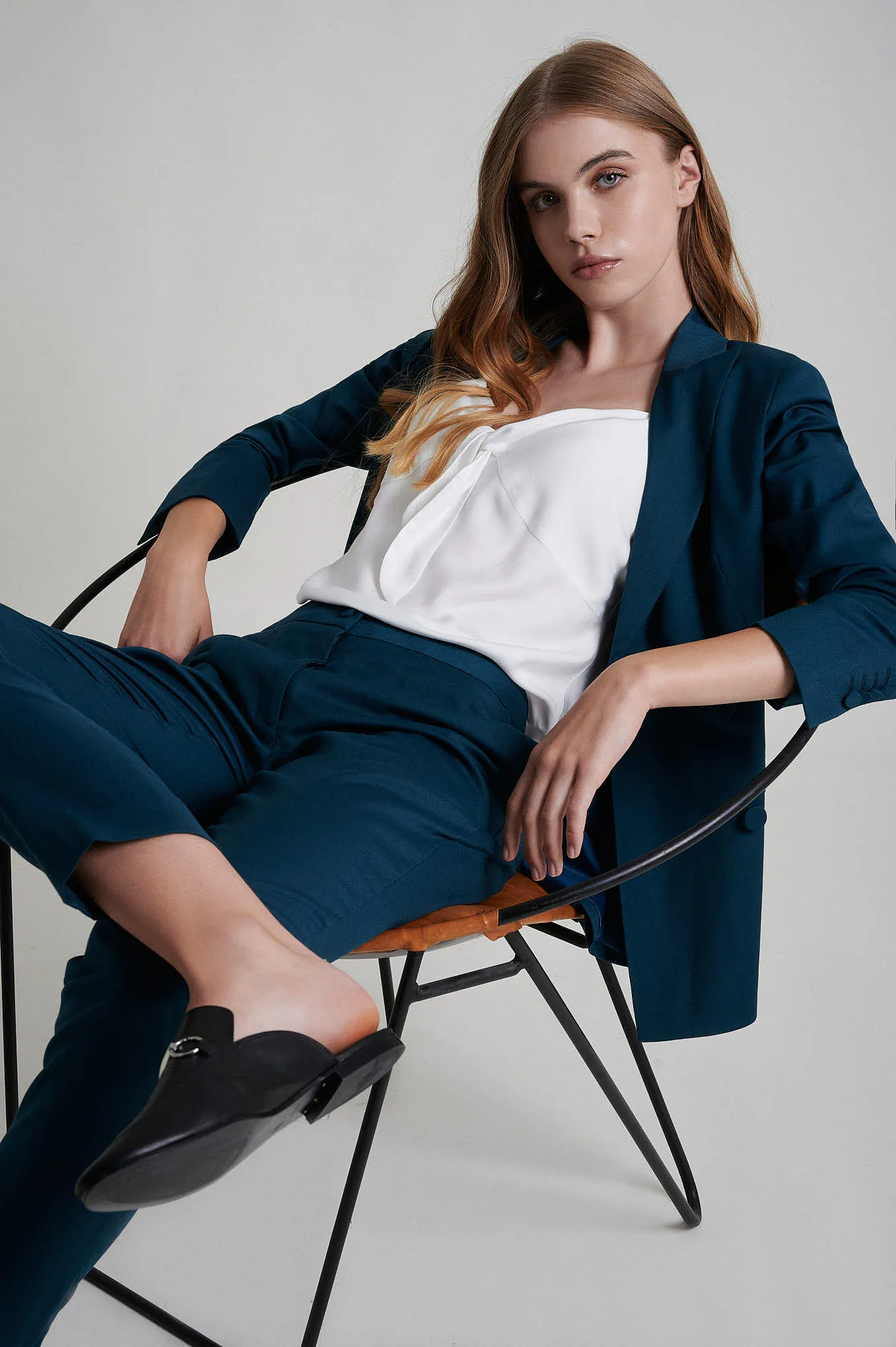 Regular waist trousers